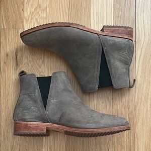 Gray Nisolo Chelsea Boots